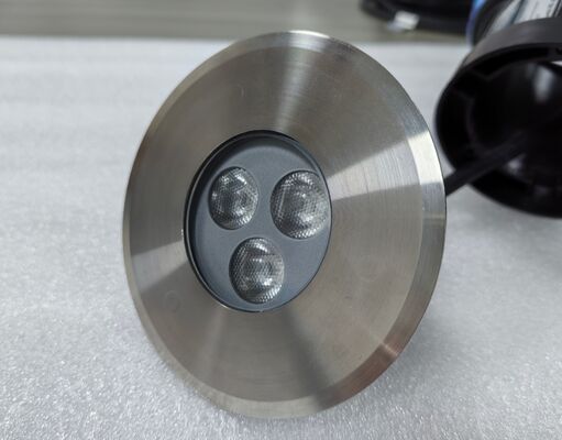 温度範囲20°Cから45°Cとプール照明のために設計された100lmwの照明効率を提供するリセットLEDプールライト