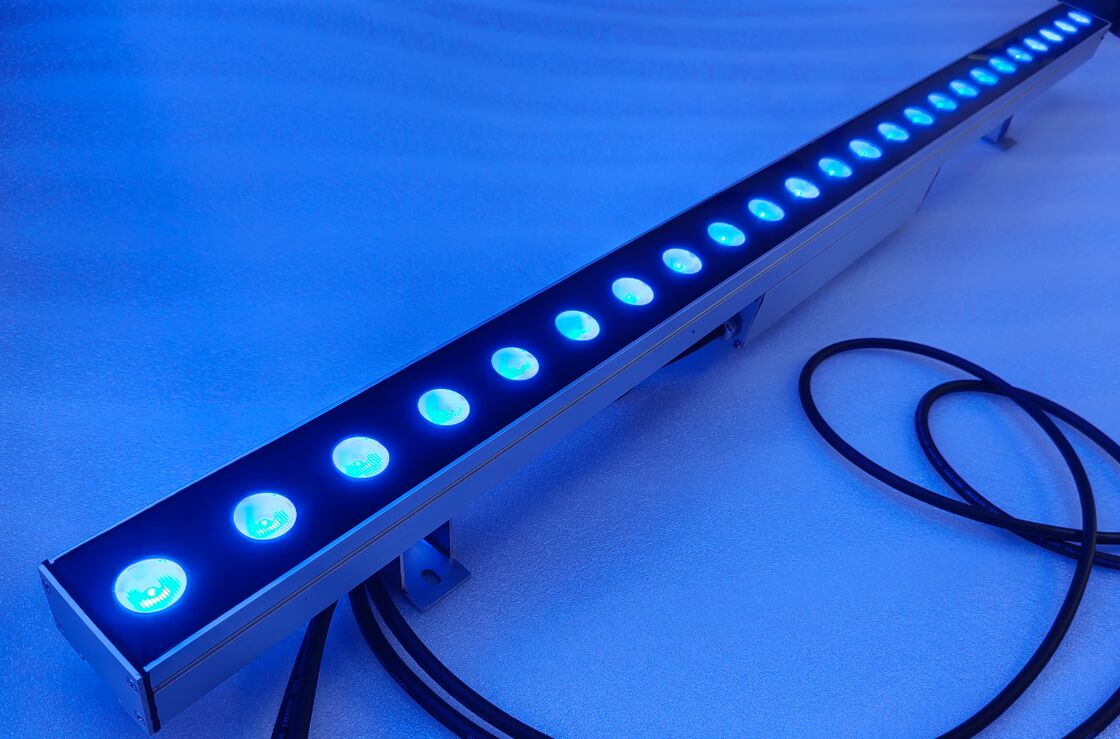 20度×60度 LED壁洗浄機 電源オンオフまたはDMX512制御モードと 2700Kから 6500Kまで調節可能な色温で装備されたライト